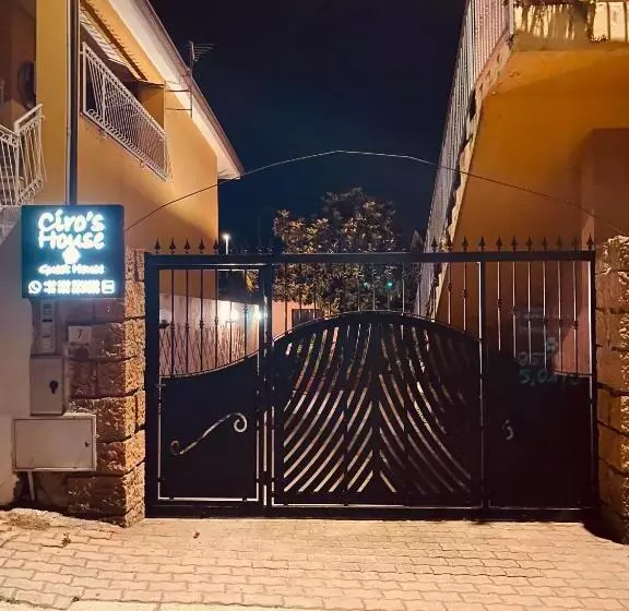 تختخواب و صبحانه Affittacamere Ciro's House