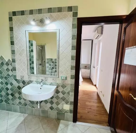 تختخواب و صبحانه Affittacamere Ciro's House