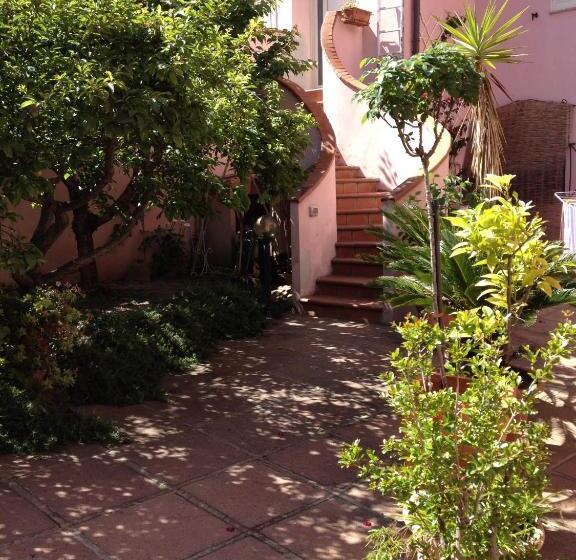 ベッドアンドブレックファースト Affittacamere Ciro's House