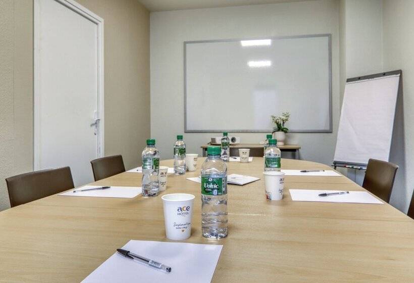 בית מלון כפרי Ace Hôtel Clermont Ferrand La Pardieu