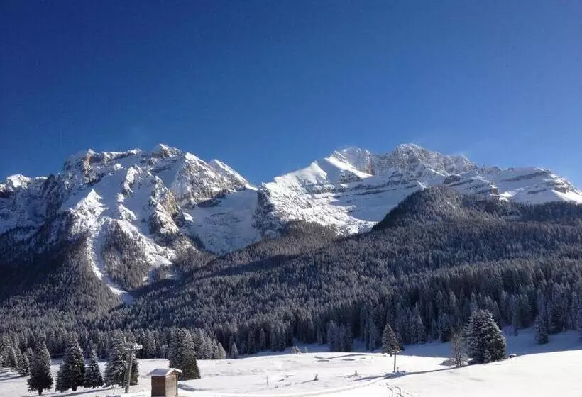 فندق Bella Di Bosco