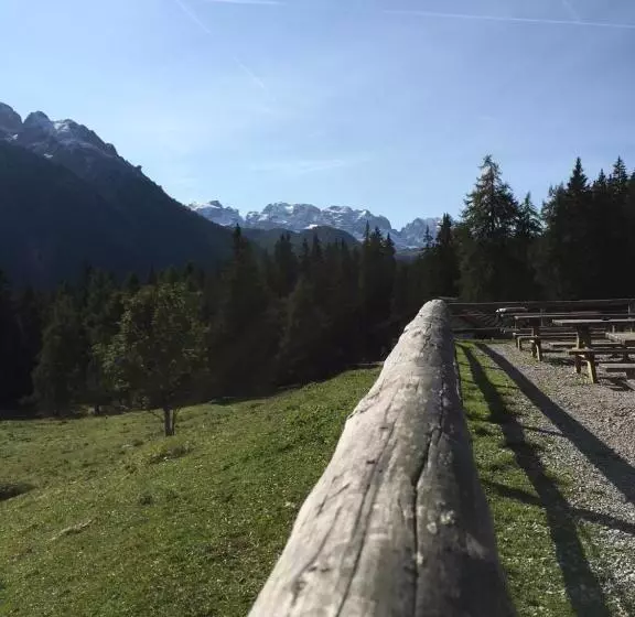 فندق Bella Di Bosco