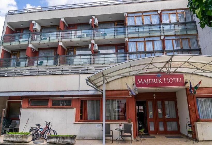 Hotel Majerik