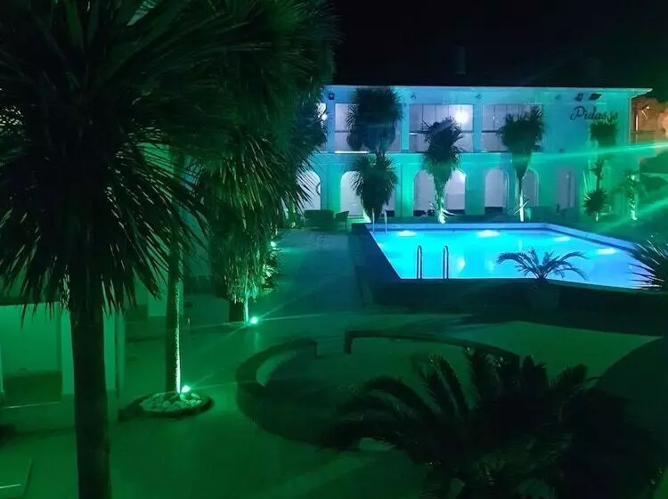 בית מלון כפרי Pidasus