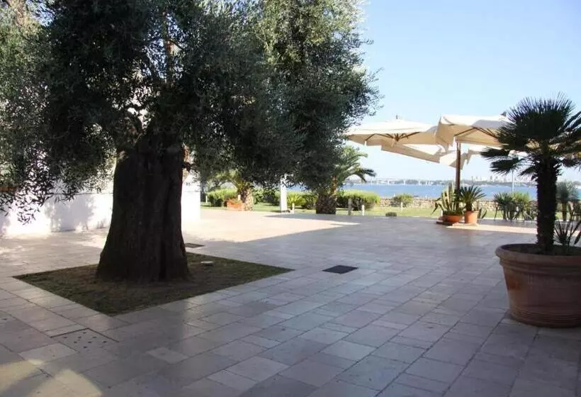 هتل Saraceno Al Faro