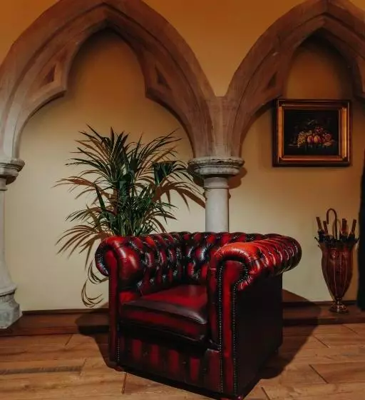 هتل The Old Palace Lodge