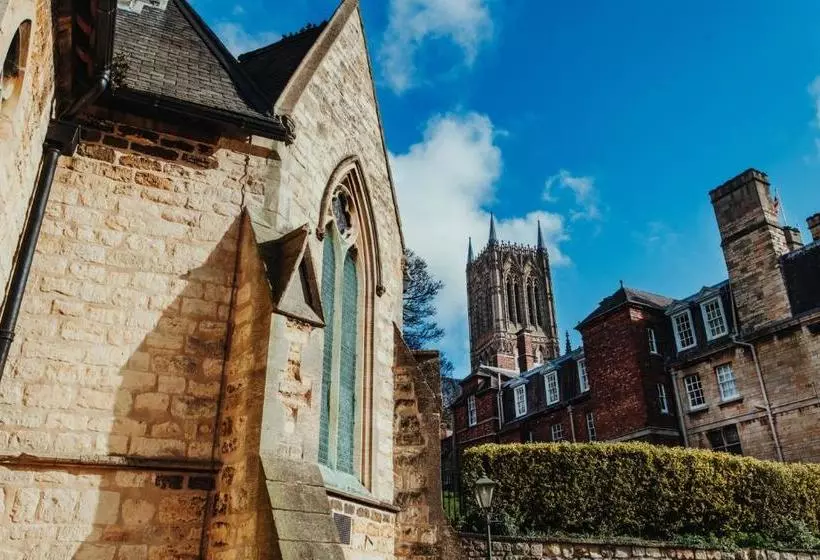 هتل The Old Palace Lodge