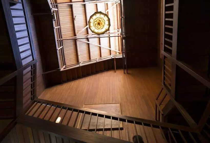 Отель Thredbo Alpine