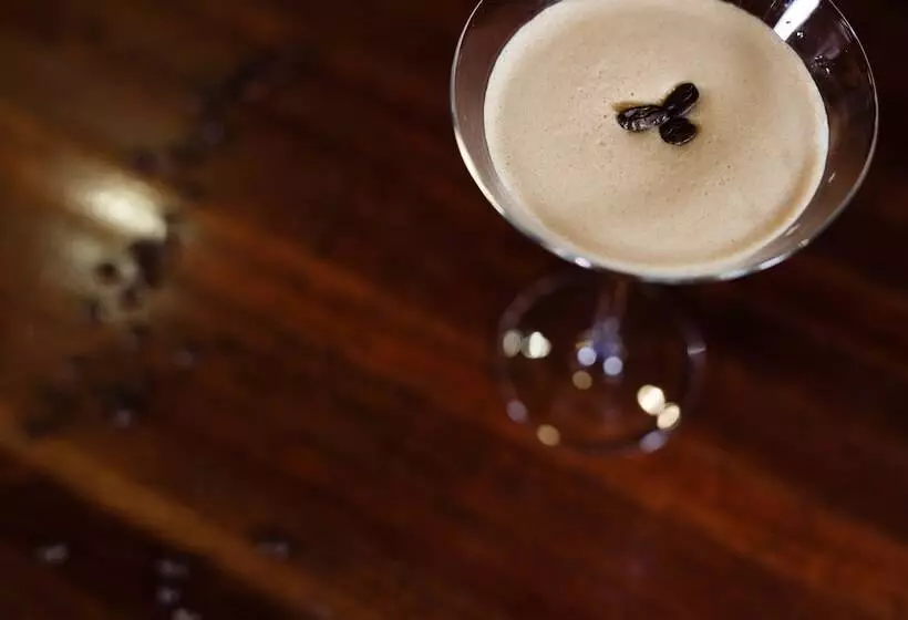 Отель Thredbo Alpine