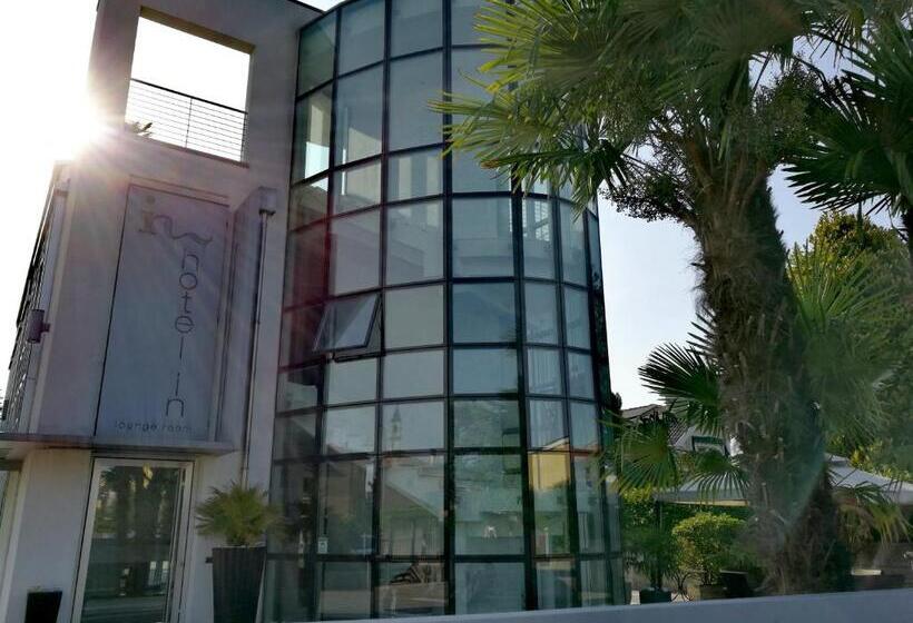 膳宿费 In   Lounge Room