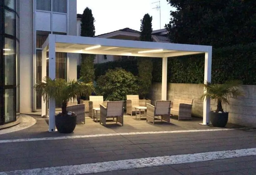 膳宿费 In Lounge Room