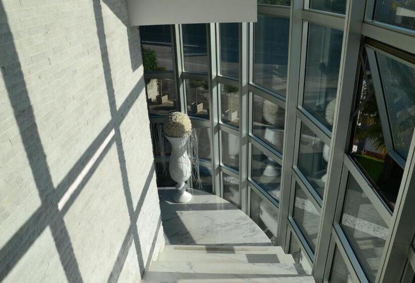 膳宿费 In   Lounge Room