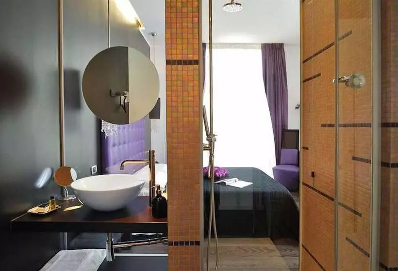 膳宿费 In Lounge Room