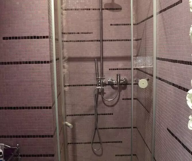 膳宿费 In Lounge Room