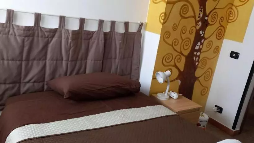 پانسیون A Santy S Roomsbagno Condiviso Sharedboth2piano No Lift No Shuttle  No Pasti No Meal,  A Pagamento A