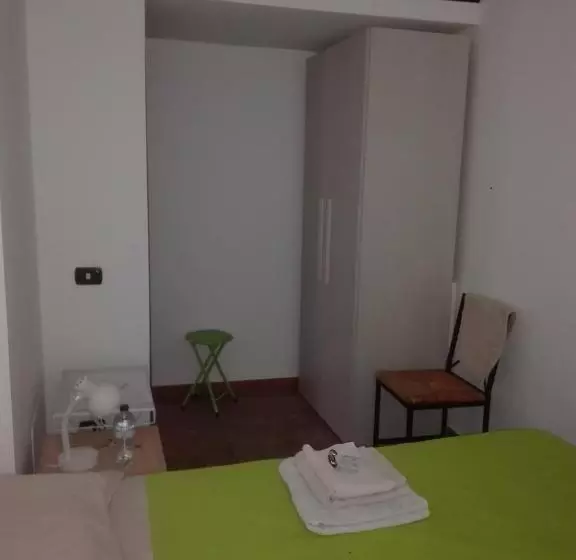 پانسیون A Santy S Roomsbagno Condiviso Sharedboth2piano No Lift No Shuttle  No Pasti No Meal,  A Pagamento A