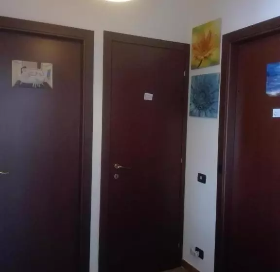 پانسیون A Santy S Roomsbagno Condiviso Sharedboth2piano No Lift No Shuttle  No Pasti No Meal,  A Pagamento A