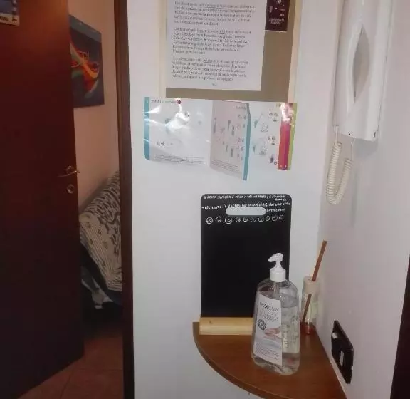 پانسیون A Santy S Roomsbagno Condiviso Sharedboth2piano No Lift No Shuttle  No Pasti No Meal,  A Pagamento A