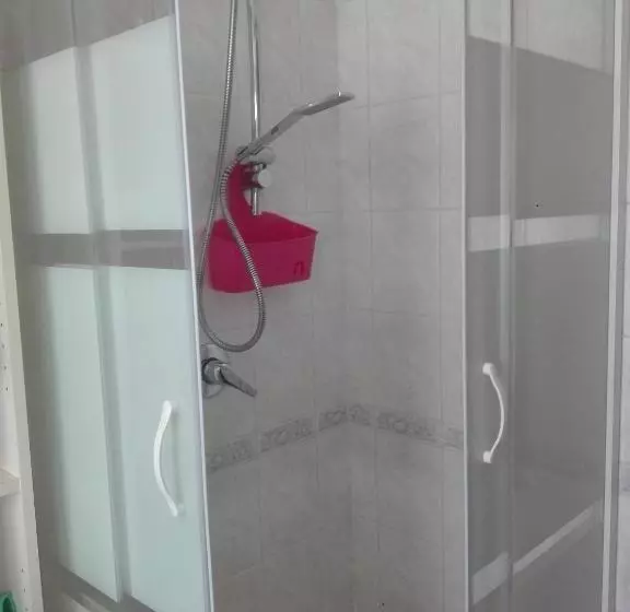 پانسیون A Santy S Roomsbagno Condiviso Sharedboth2piano No Lift No Shuttle  No Pasti No Meal,  A Pagamento A