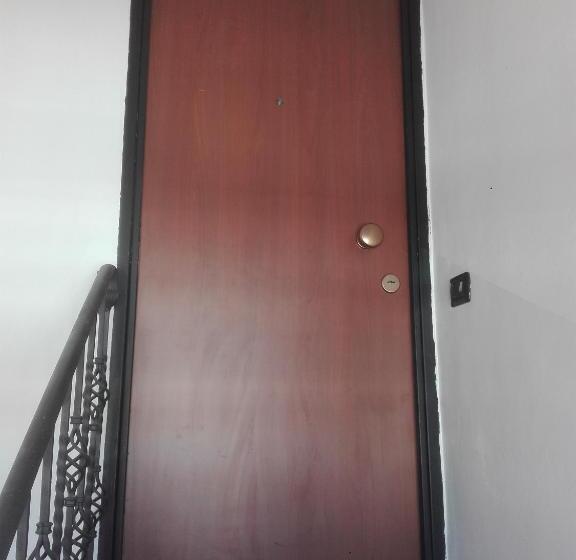 پانسیون A Santy S Roomsbagno Condiviso Sharedboth2piano No Lift No Shuttle  No Pasti No Meal,  A Pagamento A