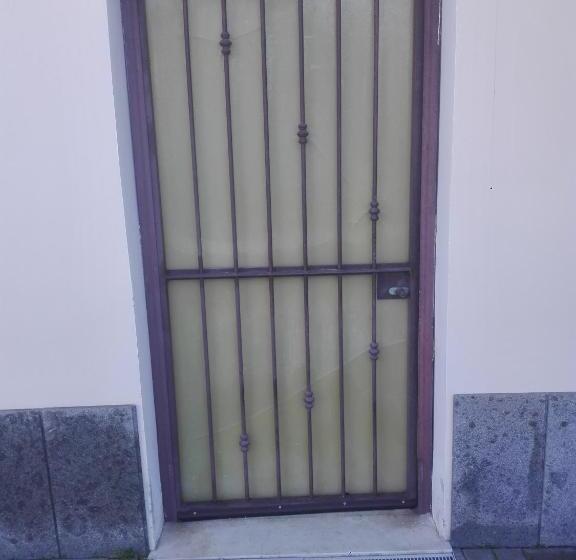 پانسیون A Santy S Roomsbagno Condiviso Sharedboth2piano No Lift No Shuttle  No Pasti No Meal,  A Pagamento A