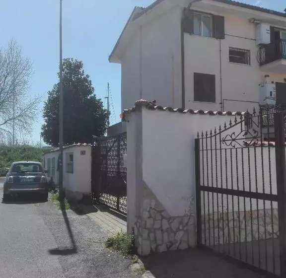 پانسیون A Santy S Roomsbagno Condiviso Sharedboth2piano No Lift No Shuttle  No Pasti No Meal,  A Pagamento A