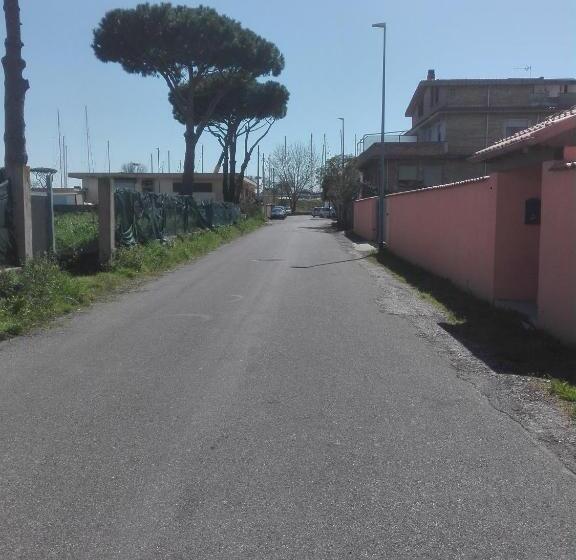 پانسیون A Santy S Roomsbagno Condiviso Sharedboth2piano No Lift No Shuttle  No Pasti No Meal,  A Pagamento A