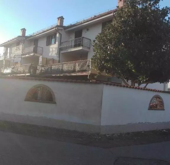 پانسیون A Santy S Roomsbagno Condiviso Sharedboth2piano No Lift No Shuttle  No Pasti No Meal,  A Pagamento A