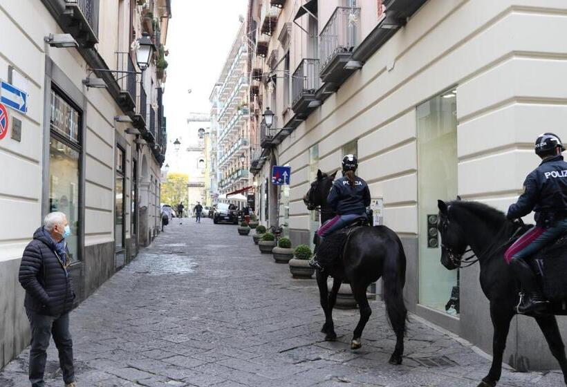 تختخواب و صبحانه Welchome Charming House