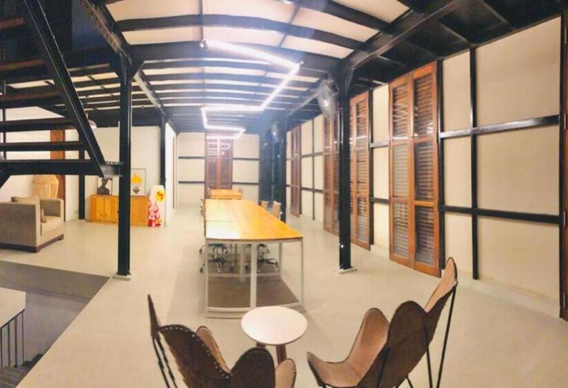 בית מלון כפרי Colive Ahangama