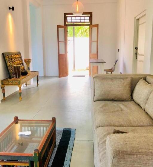 בית מלון כפרי Colive Ahangama