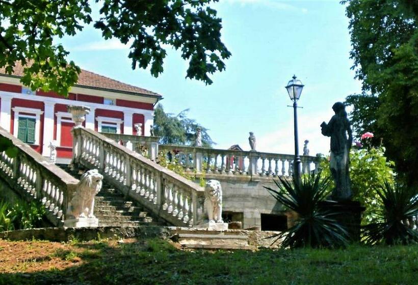 ペンション The Mansion House Villa Capannina