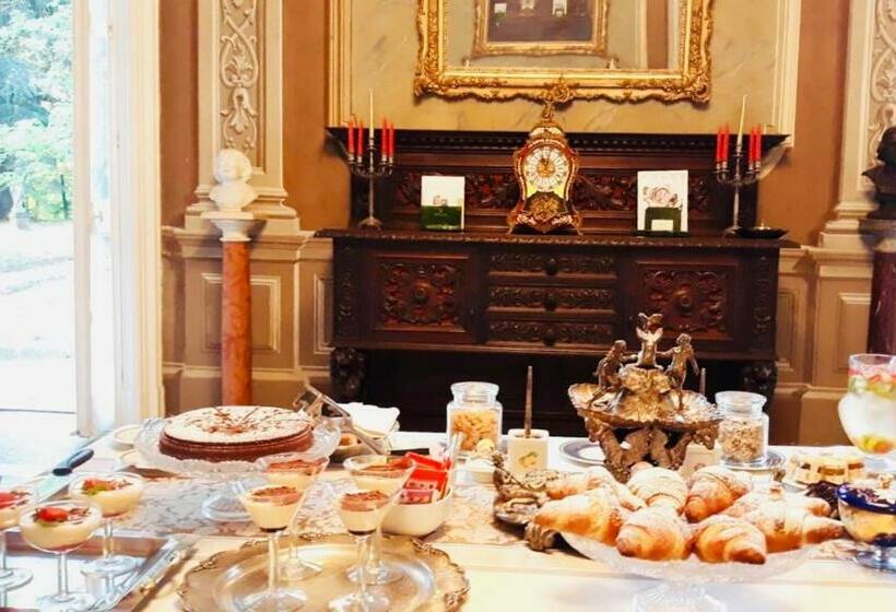 ペンション The Mansion House Villa Capannina