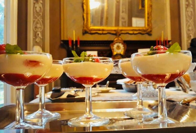 ペンション The Mansion House Villa Capannina