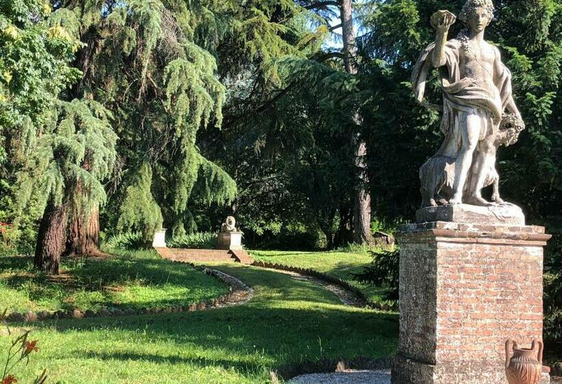 ペンション The Mansion House Villa Capannina