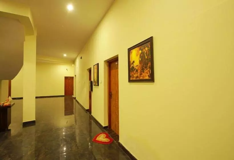 ホテル Rajeswari International