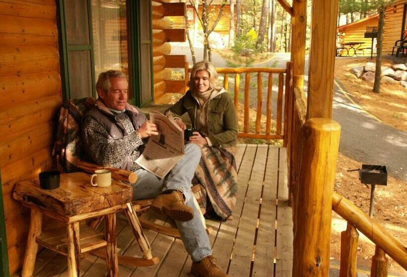 ペンション Log Cabins At Meadowbrook Resort