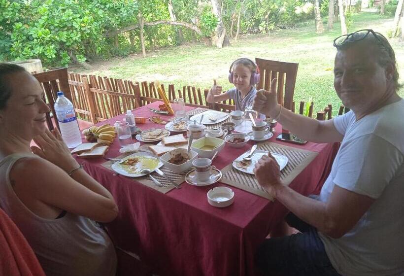 ペンション Green Garden Hiriketiya