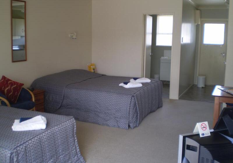 Aaa Thames Court Motel