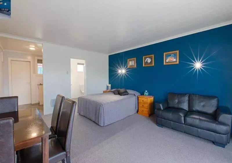 Aaa Thames Court Motel