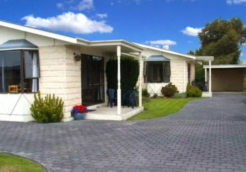 Aaa Thames Court Motel