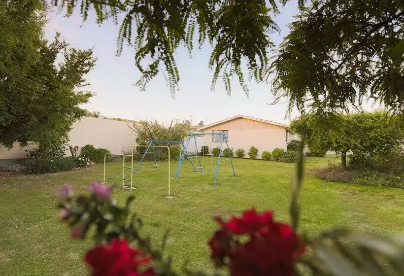 Aaa Thames Court Motel