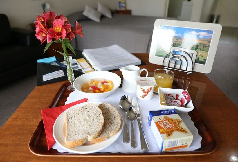 Aaa Thames Court Motel