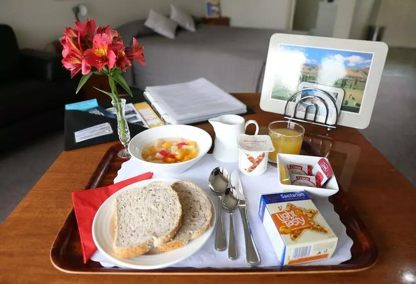 Aaa Thames Court Motel