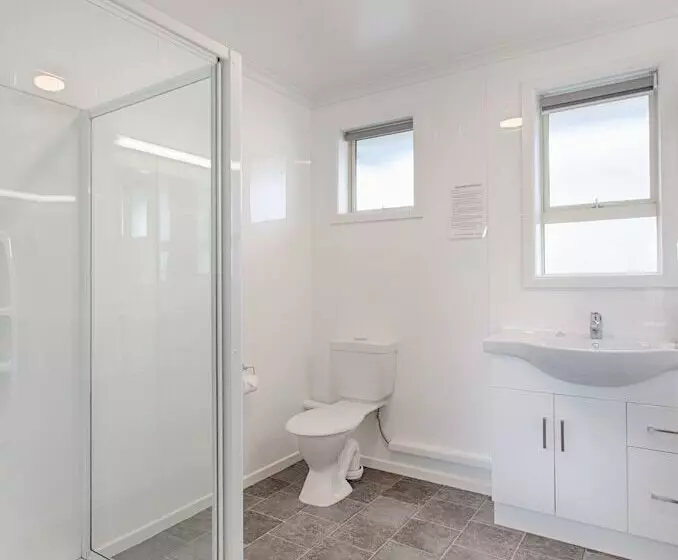 Aaa Thames Court Motel