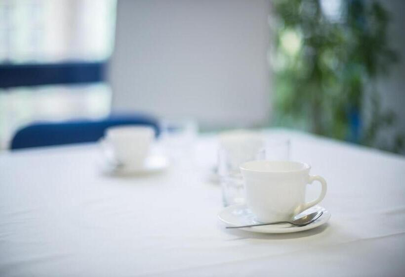 فندق Arnost Garni