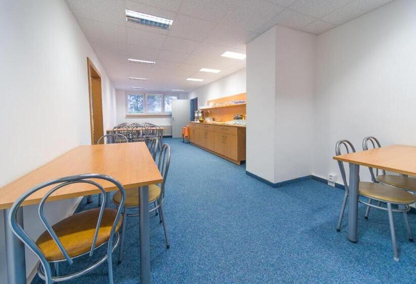 فندق Arnost Garni