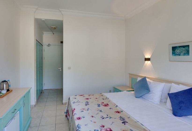 هتل Contess By Faros