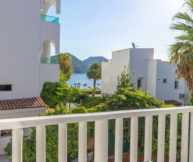 هتل Contess By Faros