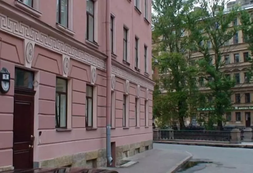 هتل Dom Dostoevskogo